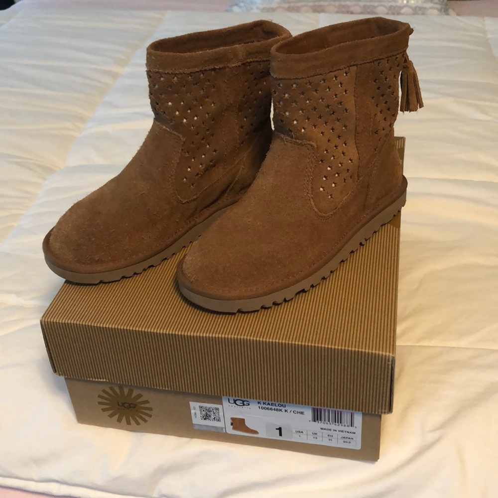 UGG Boots, Girls 1Y